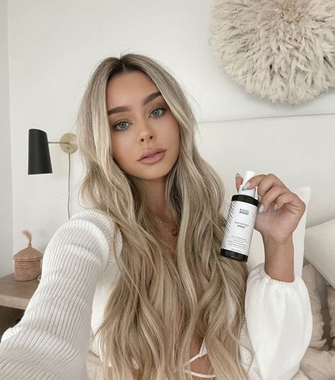 Blonde Hair Highlights, Long Hair Inspo, Sierra Furtado, New Hair Ideas, Hair Growing, Blonde Hair With Highlights, Fresh Hair, Hair Healthy, Hot Tools