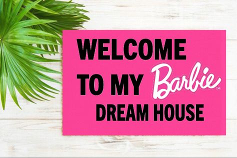 Barbie Welcome Sign, Barbie Dream House Party, Barbie Sign, Pink Collage Wall, Barbie Bday, Ra Door Decs, Valentine's Day Food, Cheer Signs, Pink Football