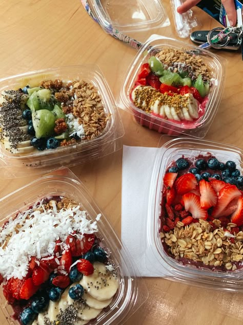 Smoothie Shop, Overnight Oats Recipe Healthy, Acai Bowls, Healthy Food Dishes, Makanan Diet, Healthy Food Motivation, Juice Bar, Smoothie Recipes Healthy, Healthy Snacks Recipes