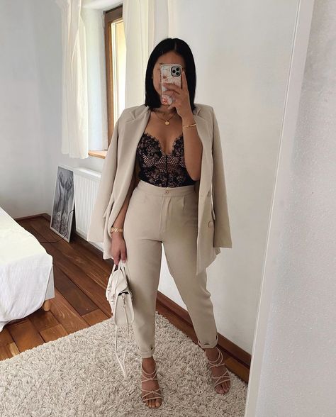 Thanya W. sur Instagram : Nude tones 😛🪐 1, 2 or 3? Godmother Outfit, Thanya W, Blazer Beige, Professional Outfits, Work Attire, Business Outfits, Elegant Outfit, Work Fashion, Business Fashion