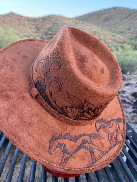 Western Burned Hat, Burned Cowgirl Hats, Diy Leather Hat, Ranch Hats, Burning Hats, Cowboy Hat Crafts, Burnt Hats, Cowgirl Hats Western, Hand Painted Hats