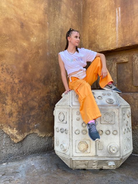 Star Wars Land at Disneyland with myself dressed as Hera Syndulla from Star Wars Rebels Hera Syndulla Disneybound, Hera Syndulla, Halloween Costumes Makeup, Disney Outfits, Disney Trip, Orlando, Halloween Costumes, Star Wars, Stars