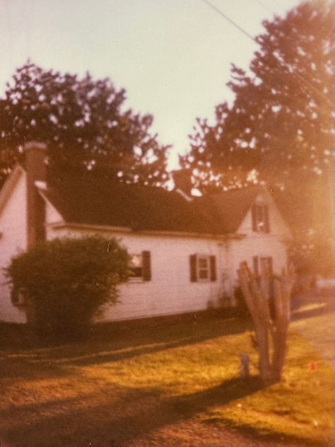 90s People Aesthetic, Photography Nostalgia, 1960s Suburbia Aesthetic, Old Polaroid, 60s Polaroid, Nostalgic Polaroids, Nostalgia Photography, 70s Polaroid Camera, Nostalgia Aesthetic