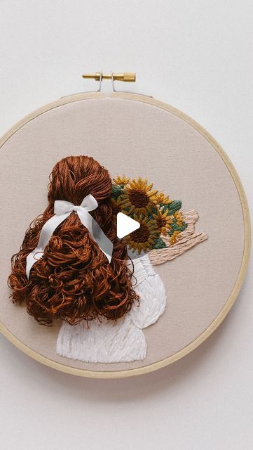 How To 3d Embroidery, Embroidered Faces Simple, How To Embroider Hair, Sunflower Embroidery Pattern Design, Embroidery Girl Pattern, Sunflower Stitching, Drawing Embroidery Designs, Hair With Thread, Embroidery Drawing Pattern