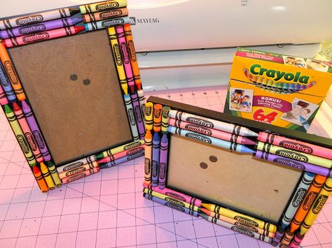 Homemade Teacher Gifts, Appreciation Gifts Diy, Crayon Crafts, Teacher Appreciation Gifts Diy, Teachers Diy, Teachers Gifts, Diy Teacher Gifts, Crayon Art, Fall Door