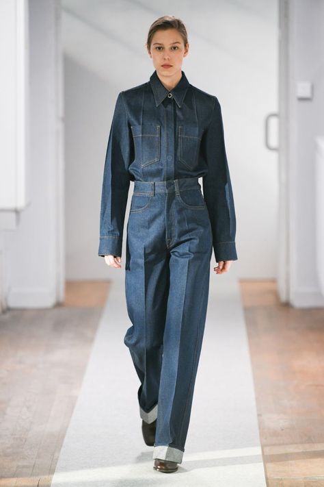 So, These Are the Jeans Trends We'll Be Wearing in Fall 2019 | Who What Wear UK Looks Total Jeans, Sewing Styles, Big Jeans, Androgynous Style, Tom Boy, Blue Jean Outfits, Denim Inspiration, Denim On Denim, Cropped Wide Leg Jeans