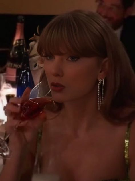 Her face at a host's stupid joke Taylor Swift Angry Face, Taylor Swift Disgusted Face, Taylor Swift Confused, Angry Taylor Swift, Disgusted Face, Crying Face, Taylor Swift Pictures, Taylor Swift Style, Taylor Alison Swift