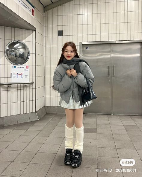 Ulzzang Winter Outfits, Korean Outfits Winter, Japan Outfit Winter, Korea Fits, Coquette Gyaru, Princess Hairstyle, Makeup Douyin, Japan Outfits, Downtown Girl Aesthetic