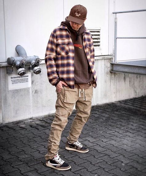 Tan Flannel Outfit Men, Men Flannel Outfits Street Styles, Brown Flannel Outfit Men, Reverse Mocha Outfit, Flannel Men Outfit, Jean Cargos, Fall Outfits Men Streetwear, Japanese Street Fashion Men, Flannel Outfits Men