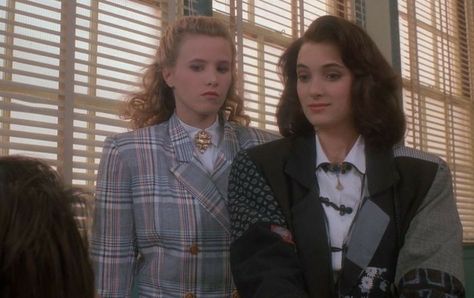 Heathers Pfp, Indie Hipster Fashion, Heather Duke, Kim Walker, Heathers Movie, Heather Chandler, Mood Bored, Veronica Sawyer, Watching A Movie