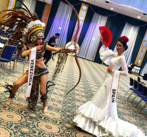 Katherine García Acompañada de Miss España nos muestra una Fantasía Indígena Guerrera Amazona en la Edición Miss Intercontinental 2015.. Venezuelan Culture Aesthetic, Venezuelan Clothing, Venezuelan Indigenous, Amazon Tribe Woman South America, Indigenous Nicaragua, Miss World, Beauty Pageant, The Well, Over The Years