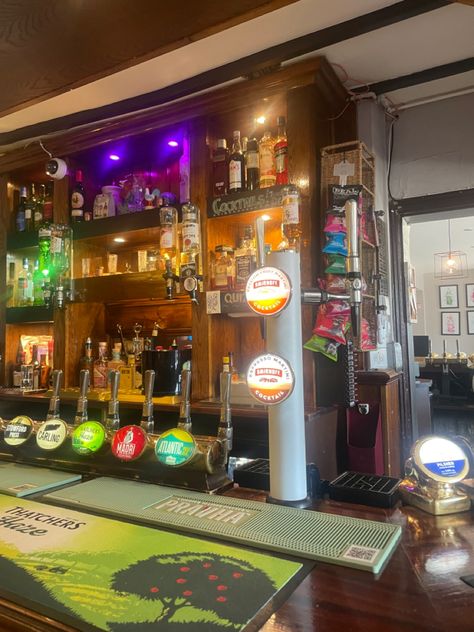 Weatherspoons Pub Aesthetic, British Pub Aesthetic, Pub Snap, Pub Aesthetic, Books Core, Year Board, British Party, Uk Culture, Autumn 23