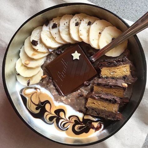 Low Cal Breakfast, Oatmeal Toppings, Chocolate Sundae, Smooth Peanut Butter, Chocolate Yogurt, Chocolate Oatmeal, Have A Lovely Day, Sweet Snacks Recipes, Cacao Nibs