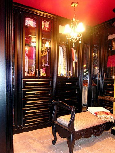 There will be a hot pink ceiling in my closet! Classic Walk In Closet, Dream Closet Ideas, Black Closet, Closet Vanity, Creative Closets, Dressing Room Closet, Beautiful Closets, Dream Closets, Room Closet