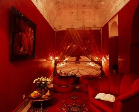 12 Romantic Bedroom Ideas In Red Color Valentines Bedroom, Romantic Bedroom Design, Moroccan Bedroom, Bedroom Red, Romantic Bedroom, Red Rooms, Trendy Bedroom, Moroccan Decor, Red Walls