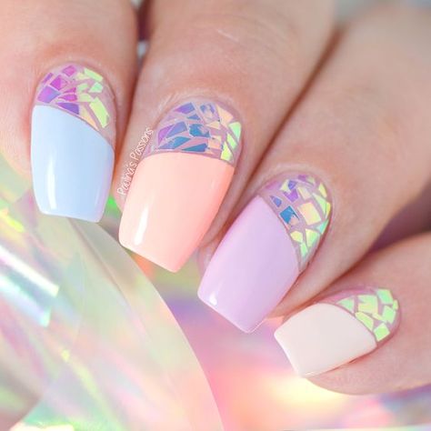 Broken Glass Nail Art with Iridescent Foil Broken Glass Nails, Glass Nails Art, Popular Nail Art, Unghie Nail Art, Latest Nail Trends, Best Nail Art Designs, Glass Nails, Spring Nail Art, Popular Nails