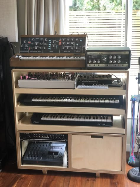 Music Studio Storage, Synth Rack, Recording Studio Furniture, Instrument Storage, Music Studio Ideas, Home Studio Desk, Recording Studio Ideas, Music Storage, Music Studios