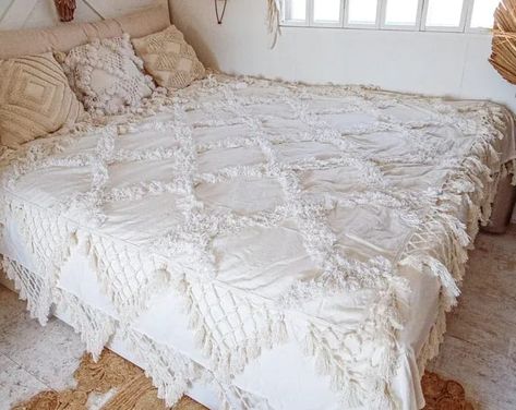 Crisscross Fringes Throw Blanket, White tufted luxe throw, Handira Boho Throw Blanket, Boho Bedding, Couch Cover, Bed Throw, Cotton Throw White Gold Boho Bedroom, Boho Throw Rug, Boho Cream Bedding, White Boho Bed, Boho Adult Bedroom, Colorful Throw Blanket, Sdsu Dorm, Apartment Bedroom Ideas For Women, White Boho Bedroom