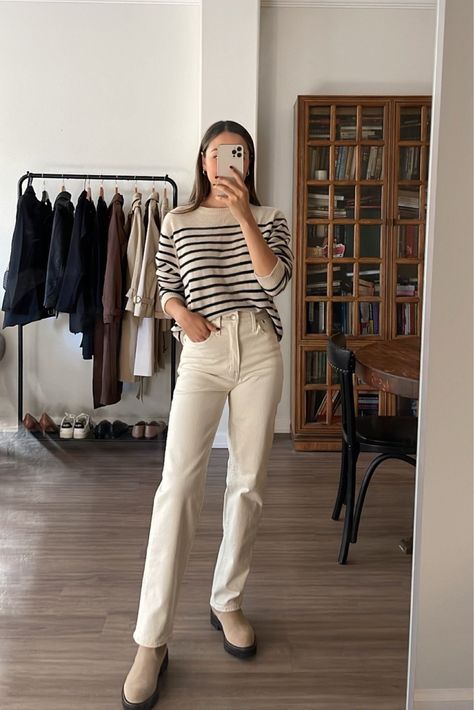 Lifewithjazz Outfits, White Cargo Jeans Outfit, Wide White Jeans, White Cargo Jeans, Cargo Jeans Outfit, Neutral Fall Outfits, Outfit Korean Style, White Jeans Outfit, Boyfriend Sweater