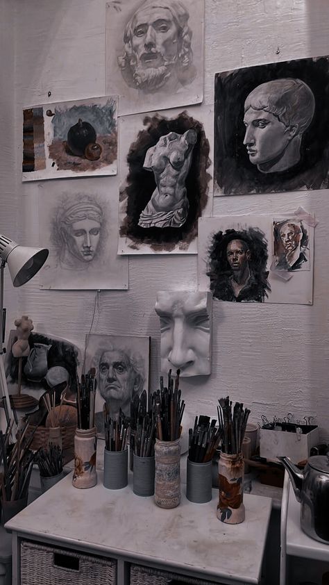 Art Studio Room, Art Studio At Home, Artist Aesthetic, Arte Inspo, Arte Sketchbook, Wallpapers Iphone, Art Inspiration Painting, Tech Design, Sketchbook Art Inspiration