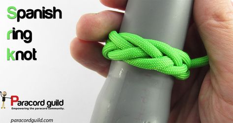 How to tie a Spanish ring knot. Guitar String Ring, String Ring, Guitar String Jewelry, Paracord Tutorial, Paracord Knots, Knots Diy, Knots Tutorial, Paper Wall Hanging, Paracord Projects