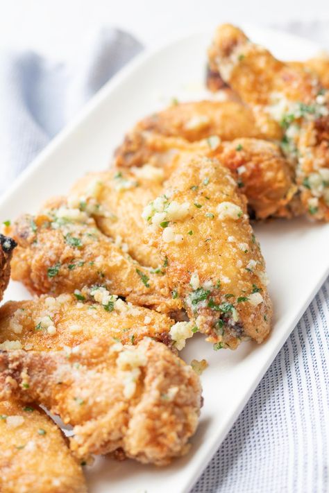 Wings Airfryer, Baked Garlic Parmesan Chicken Wings, Airfryer Keto, Garlic Parm Wings, Parmesan Wings Recipe, Parmesan Wing Sauce, Baked Garlic Parmesan Chicken, Garlic Wings, Air Fryer Garlic