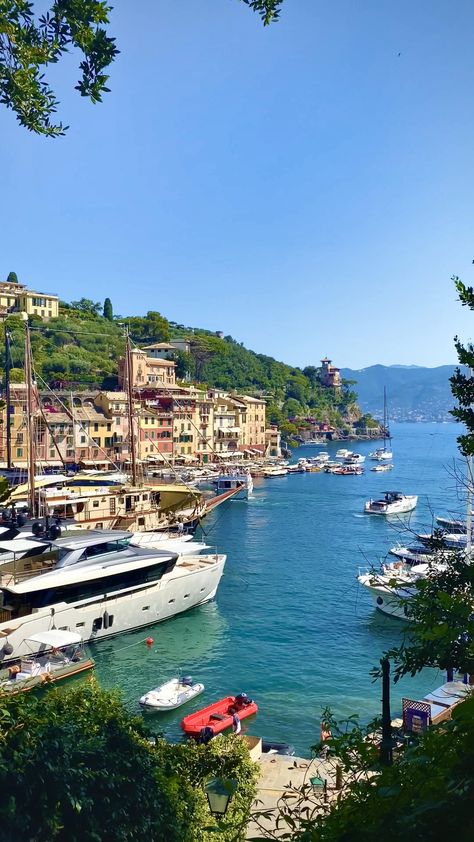 Romantic travel destinations Portofino Honeymoon, Live Wallpaper Iphone Aesthetic, Portofino Italy Aesthetic, Portofino Aesthetic, Italy Aesthetic Wallpaper, Italy Portofino, Aesthetic Trip, Account Aesthetic, Italy Travel Outfit