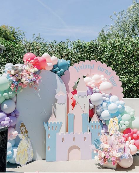 Princess Ball Party Decorations, Princess Theme Birthday Backdrop, Disney Castle Party Decorations, Disney Princess Theme Party Decorations, Princess Party Desserts, Castle Decorations Party, Princess Birthday Balloons, Disney Princess Birthday Backdrop, Princess Party Balloons