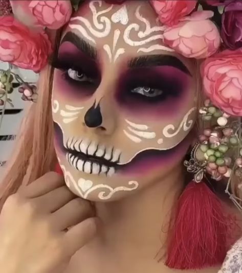 Pink Sugar Skull Makeup, Colorful Catrina Makeup, Catrina Half Face Makeup, Orange Catrina Makeup, La Catrina Makeup Easy, Neon Sugar Skull Makeup, Cleopatra Halloween, Catrina Makeup, Halloween Makeup Sugar Skull