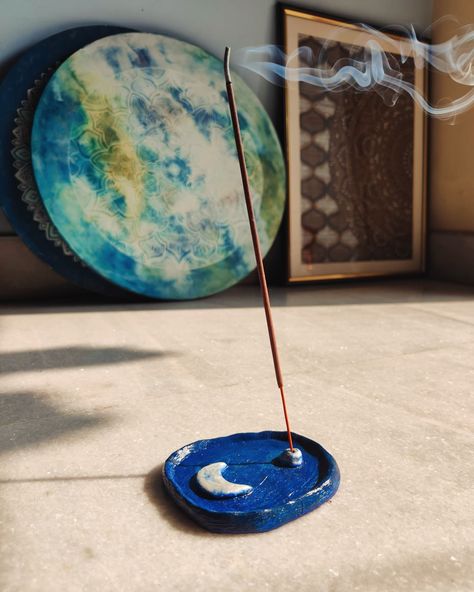 Making your Monday a little bit better with pictures of this super cute incense stick holder because we all need a little pick me up before the work week starts no? 🌙💙✨ Happy Monday! 🤍 . . . . . #handmadelove #handmadedecor #handmadewithlove #incensestand #incensestickholder #agarbattistand #clayart #clayincenseholder #moonart #swathikdesigns [ clay, incense stick holder, handmade, handmade product, handmade decor, home decor, incense holder, moon, diy art, therapeutic art, art and craft, ... Cute Incense Holder Clay Diy, Homemade Clay Incense Holder, Clay Insence Holder Ideas, Inscent Holder Clay Diy, Airdry Clay Incense Holders, Incent Holder Clay, Moon Incense Holder Clay, Diy Incense Holder, Clay Incense