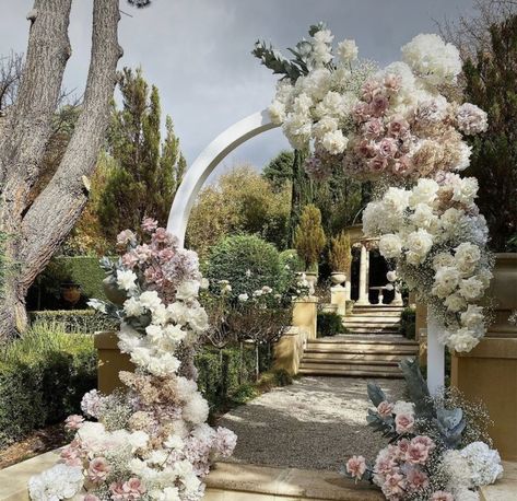 Flower Gate Decoration Wedding, Entrance Gate Wedding, Welcome Gate Wedding, Entrance Arch Wedding, Wedding Gate Entrance, Nikah Outdoor, Wedding Gate Decoration, Dekor Engagement, Pelamin Idea