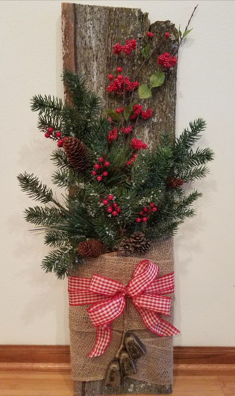 Barn Board Christmas Projects, Barnwood Christmas Ideas, Gnome Floral Arrangements, Christmas Wood Crafts Wreaths & Garlands, Barn Wood Christmas Crafts, Wood Sled Diy Projects, Barnwood Christmas Crafts, Christmas Barn Decorations, Dollar Tree Picture Frame Crafts