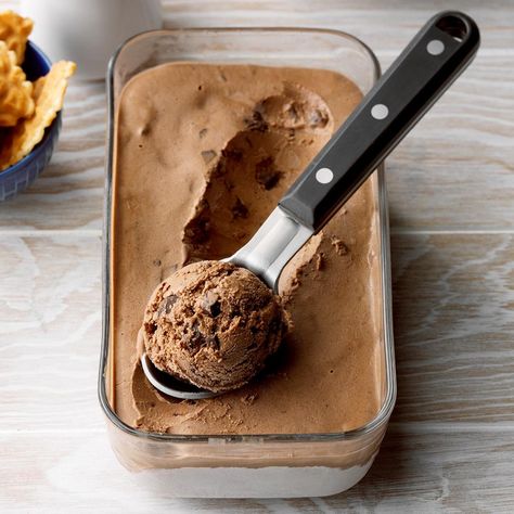 Triple Chocolate Ricotta Ice Cream Ricotta Ice Cream, Chocolate Ricotta, Frozen Deserts, Dark Chocolate Desserts, Dark Chocolate Recipes, Pumpkin Pie Ice Cream, Custard Ice Cream, Vanilla Ice Cream Recipe, Raspberry Ice Cream