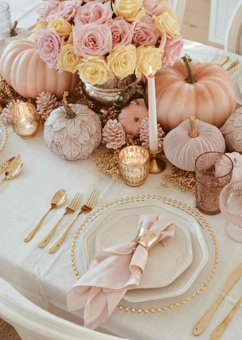 A Peach & Pink Thanksgiving Tablescape Pink Thanksgiving, Simple Thanksgiving, Thanksgiving Tablescape, Thanksgiving Outfits, Fall Thanksgiving Decor, Pink Holiday, Fall Deco, Thanksgiving Table Settings, Fall Tablescapes