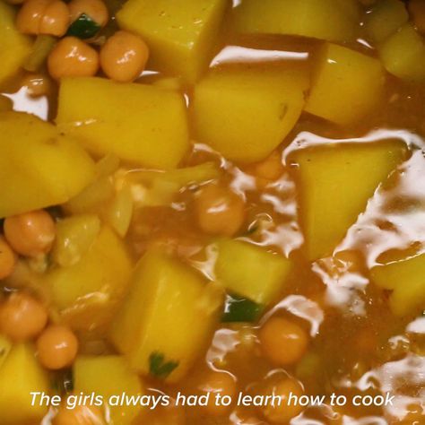 Chickpea And Potato Curry Recipe by Tasty Chickpea And Potato Curry, Trini Food, Vegetarian Curry, Coconut Curry Chicken, Potato Curry, Chickpea Recipes, Clean Eats, Oven Recipes, Curry Recipe