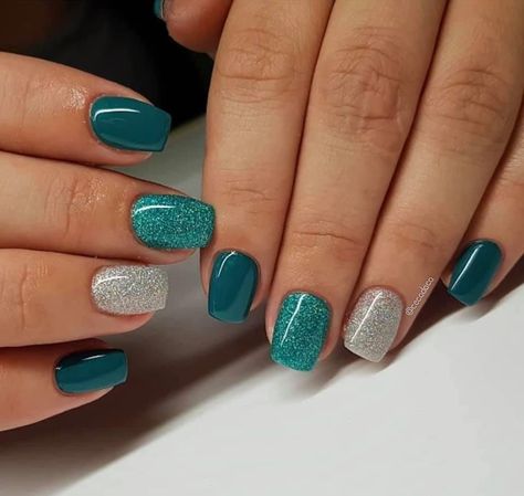 Spring Teal Nails, Teal Sns Nails, Teal Manicure Ideas, Teal Color Nails Designs, Green Spring Nail Designs, Peacock Nails Color, Dipped Nails Ideas Spring 2024, Teal And Green Nails, Multicolor Dip Powder Nails