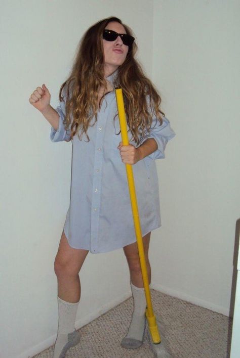 15 Disfraces de Halloween que puedes hacer en 5 minutos Costumes From Your Closet, Britney Spears 2004, Desenio Posters, Britney Spears Outfits, Quick Halloween Costumes, Costumes College, Diy Kostüm, Risky Business, Last Minute Costumes