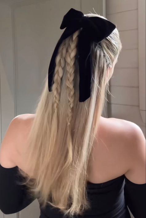 credit to @audreyannej on instagram Hair Bow Wedding Hairstyles, Large Bow Hairstyle, Half Pony Hairstyles, Dunner Wordend Haar, Bow Hairstyle, Trendy Hairstyle, Ribbon Hairstyle, Christmas Hairstyles, Greasy Hair Hairstyles