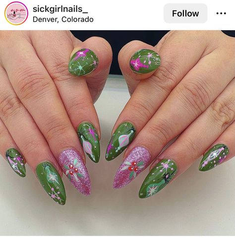 Mid Century Style Christmas Nails Freestyle, Mid Century Nail Art, Mid Century Nails, Mid Century Modern Nails, Pink And Green Christmas Nails, Vintage Christmas Nails, Retro Christmas Nails, Funky Christmas Nails, Trendy Holiday Nails