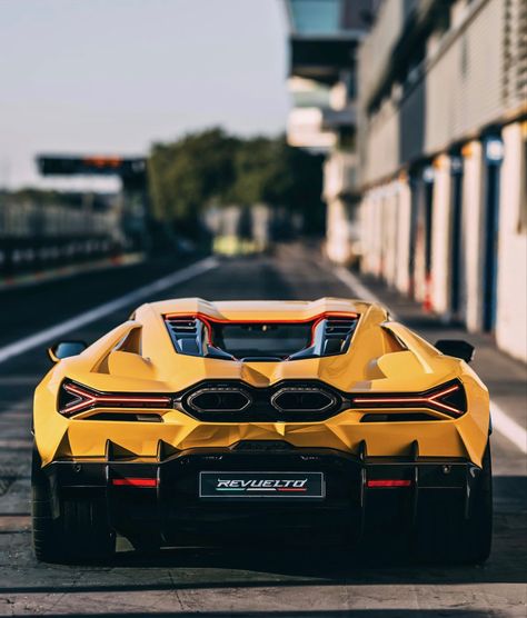 Lamborghini V12, Bespoke Cars, Sports Car Wallpaper, Super Sport Cars, Cool Car Pictures, Street Racing Cars, Super Luxury Cars, Fancy Cars, Casino Sites