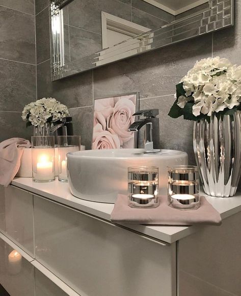 Glam Bathroom Decor, Glam Bathroom, Bath Inspiration, Home Improvement Loans, Restroom Decor, Bathroom Decor Apartment, Bathroom Goals, Inspire Me Home Decor, Bathroom Decor Ideas