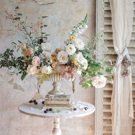 The Flower Hunter | Lucy Hunter | Ryland Peters & Small Beautiful Flower Arrangements, Deco Floral, בר מצווה, Floral Inspiration, Flower Arranging, Floral Garden, Arte Floral, Pics Art, Beautiful Blooms