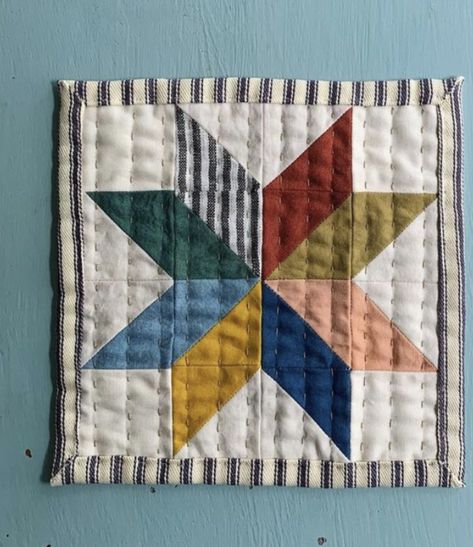 Diy Quilt Patterns, Basic Quilt Patterns, Scandinavian Quilts, Hand Quilting Designs, Small Quilt Projects, Simple Quilt, Sewing Quilts, Basic Quilt, Quilts Patterns