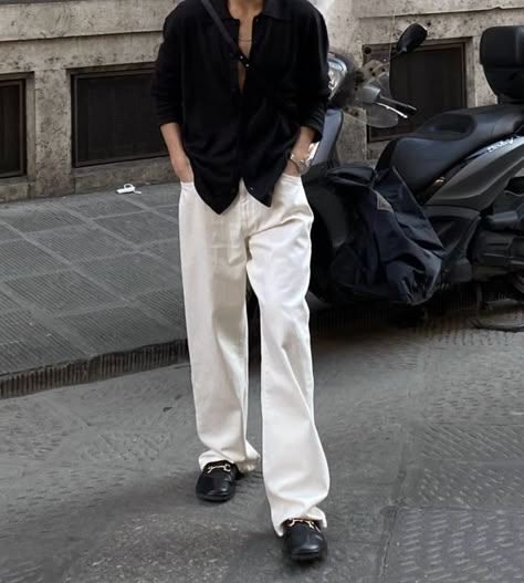 Neutral Aesthetic Mens Fashion, Minimalist Aesthetic Men Outfit, Men’s Outfit With Blazer, Minimal Style For Men, White Pants Men Outfit Street Style, Black And White Guy Outfits, Men Minimal Outfit Casual, White Slacks Outfit Men, Black And White Casual Outfits For Men