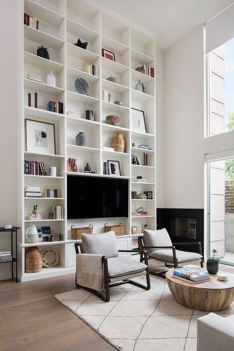 Modern Built In Bookcase Loft Design Home Library Rooms, Bookshelves In Living Room, Bookcase Styling, Monday Mood, Living Room Shelves, Trendy Living Rooms, Room Shelves, Built In Bookcase, Living Room White