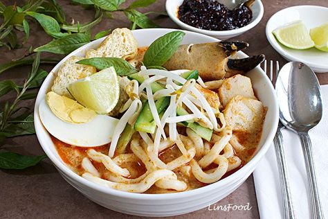 Laksa Johor, Vietnamese Coriander, Beef Rendang Recipe, Laksa Recipe, Curry Laksa, My Mum Made It, Chilli Paste, Singapore Food, Party Dishes