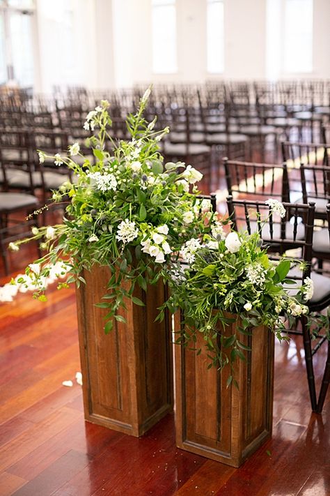 Pretty Pedestals!: Using columns & pedestals as part of your wedding and event decor! - Paisley & Jade - Vintage & Specialty Rentals in Virginia, Washington, DC and North Carolina Wedding Pillar Decorations, Wedding Pedestal Flowers, Church Entryway Decor, Pedestal Decor Ideas, Church Wedding Flowers Altar, Flower Thoughts, Pillar Decorations, Wood Pedestal Stand, Wedding Columns