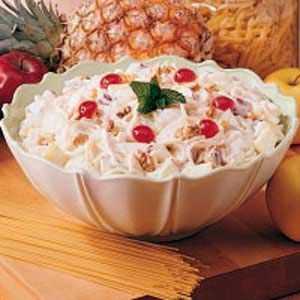 Spaghetti Fruit Salad - Powdered sugar, eggs, lemon juice, salt spaghetti, pineapple, apples, frozen whipped topping, walnuts (optional) Spaghetti Pasta Salad, Nut Salad, Ham Dinner, Spaghetti Salad, Fruit Salad Recipe, Fruit Kabobs, Fruit Salad Recipes, Frozen Fruit, Party Foods