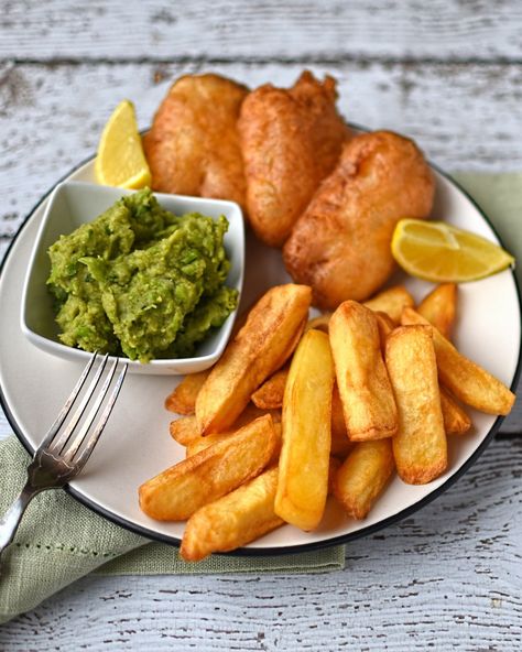 Vegetarian Fish And Chips, Halloumi Chips, Halloumi Recipes, Vegetarian Fish, Mushy Peas, Beer Battered, Cocoa Recipes, Veggie Delight, Beer Batter