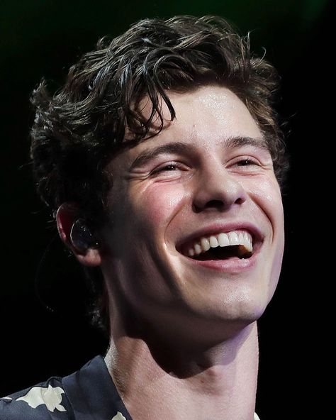 Closeups #SummerFest Shawn Mendes Laughing, Shawn Mendes Smiling, Shawn Mendes Magcon, Kids In Love, Summer Fest, Feel Like Giving Up, Caving, Shawn Mendes, Giving Up